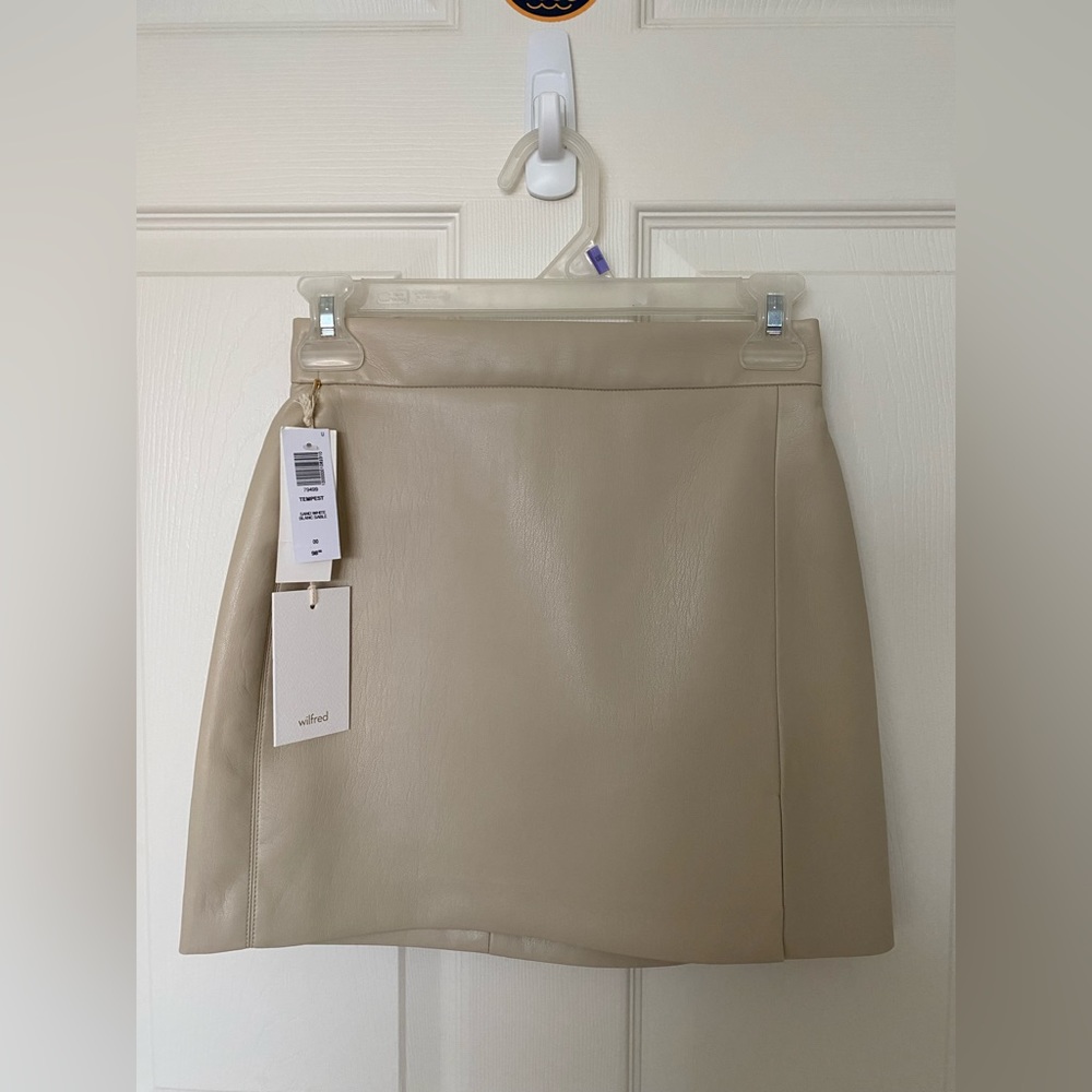 Aritzia Wilfred vegan leather mini skirt